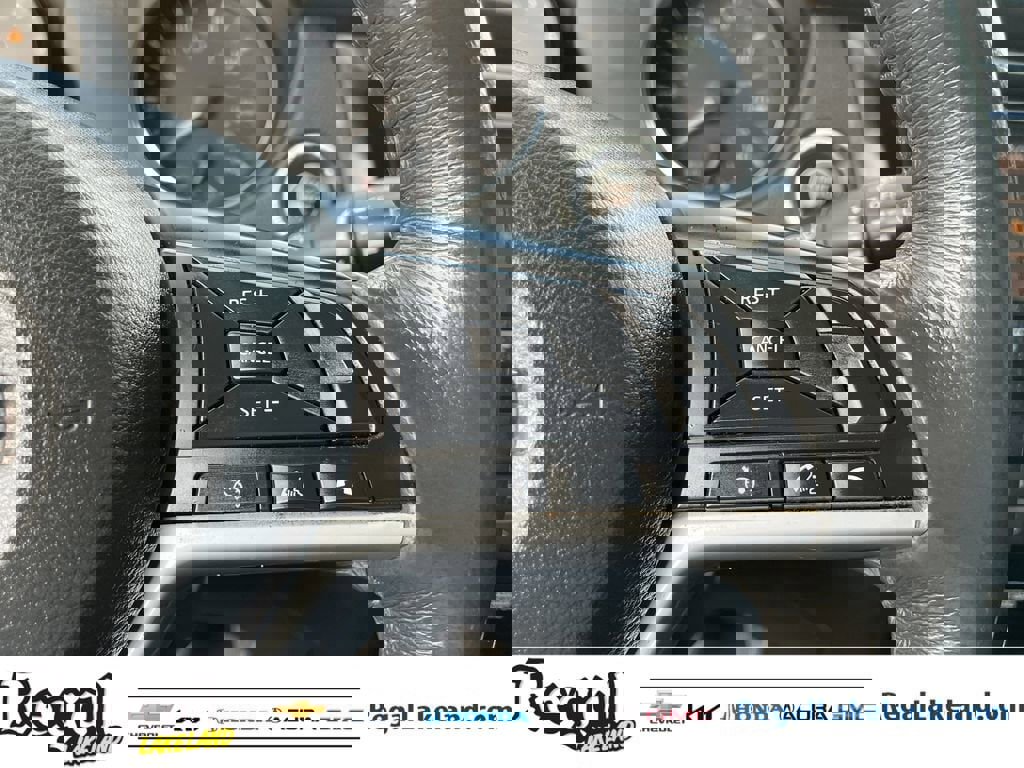 Used 2017 Nissan Rogue SV image 27