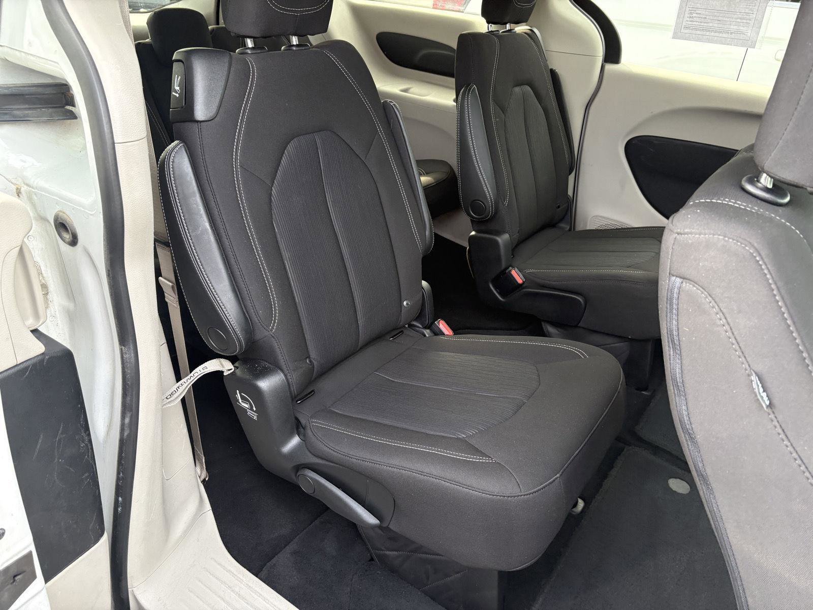 Used 2020 Chrysler Voyager LX FWD image 12