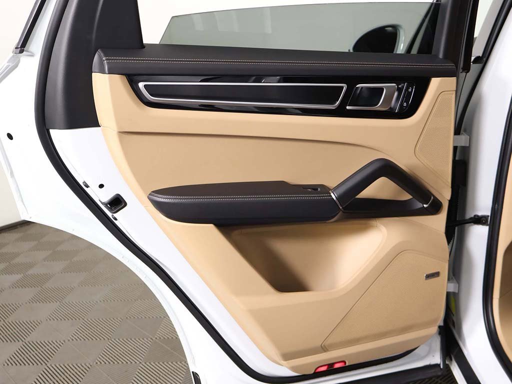 Used 2022 Porsche Cayenne GTS image 28