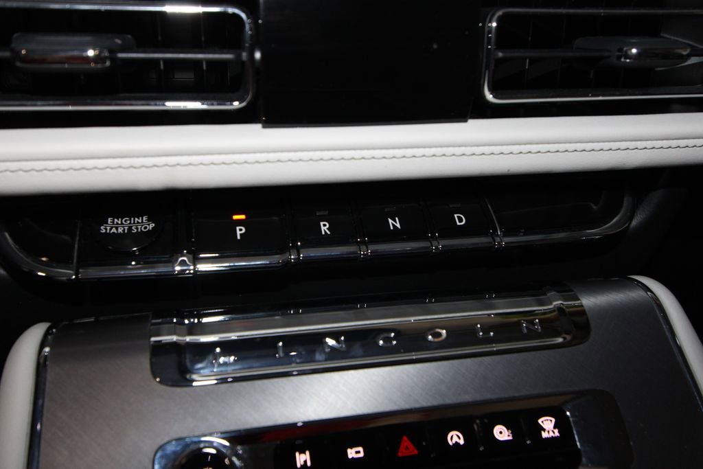 Used 2025 Lincoln Aviator AWD image 17