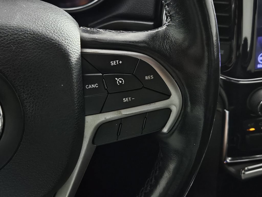 Used 2020 Jeep Grand Cherokee Altitude RWD image 19