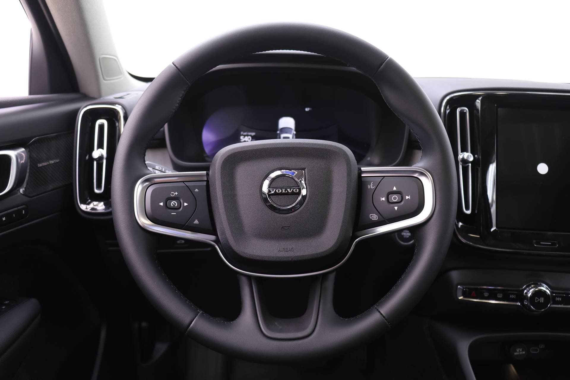 New 2026 Volvo XC40 B5 Plus w/ Climate Package AWD/4WD image 15