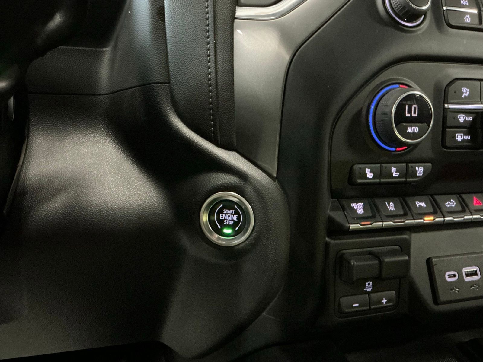 Used 2022 Chevrolet Silverado 2500 LTZ w/ LTZ Premium Package image 19