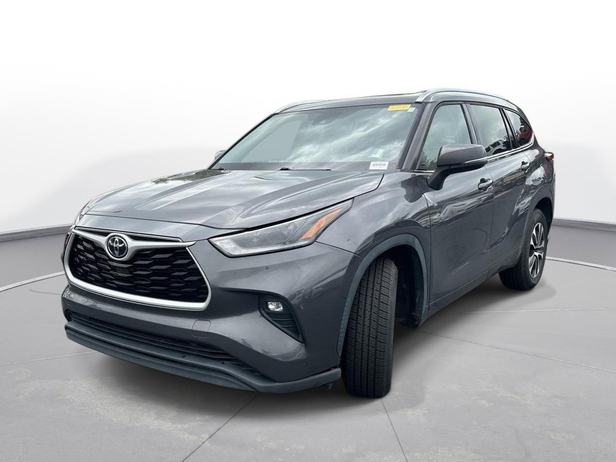 Certified 2021 Toyota Highlander XLE FWD image 2