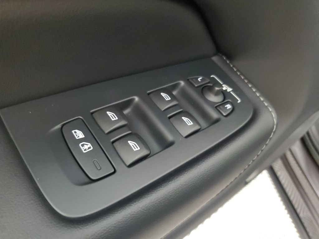 Used 2023 Volvo XC60 B5 Ultimate AWD/4WD image 20