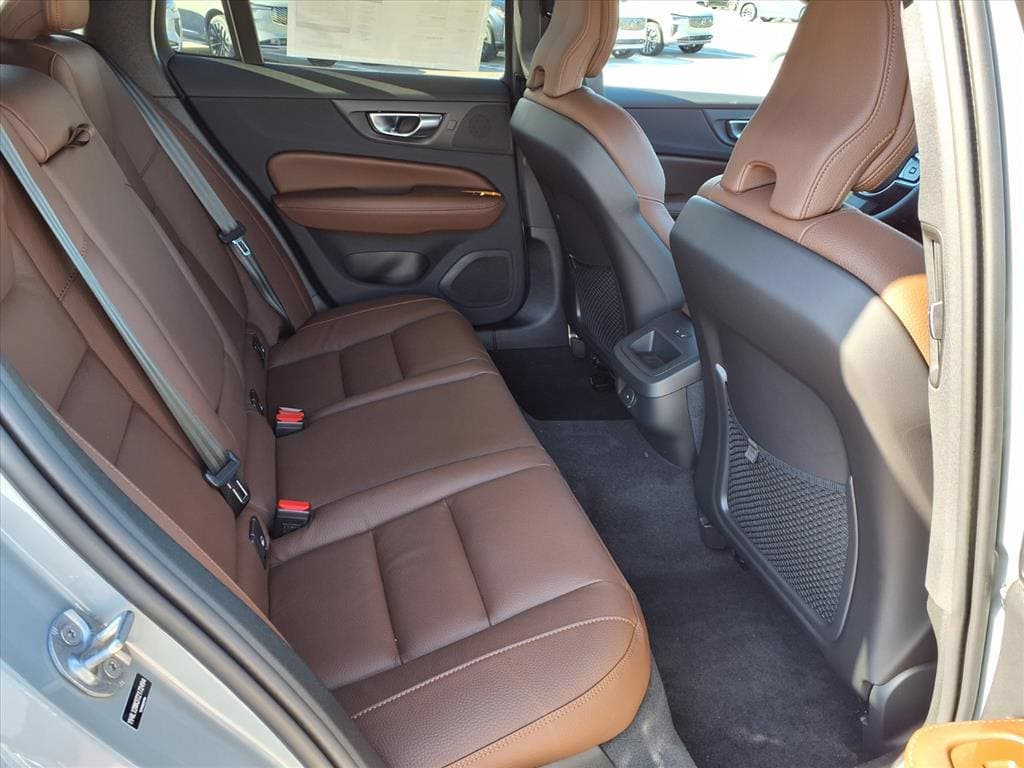 New 2026 Volvo V60 B5 Cross Country Plus w/ Protection Package Premier AWD/4WD image 10