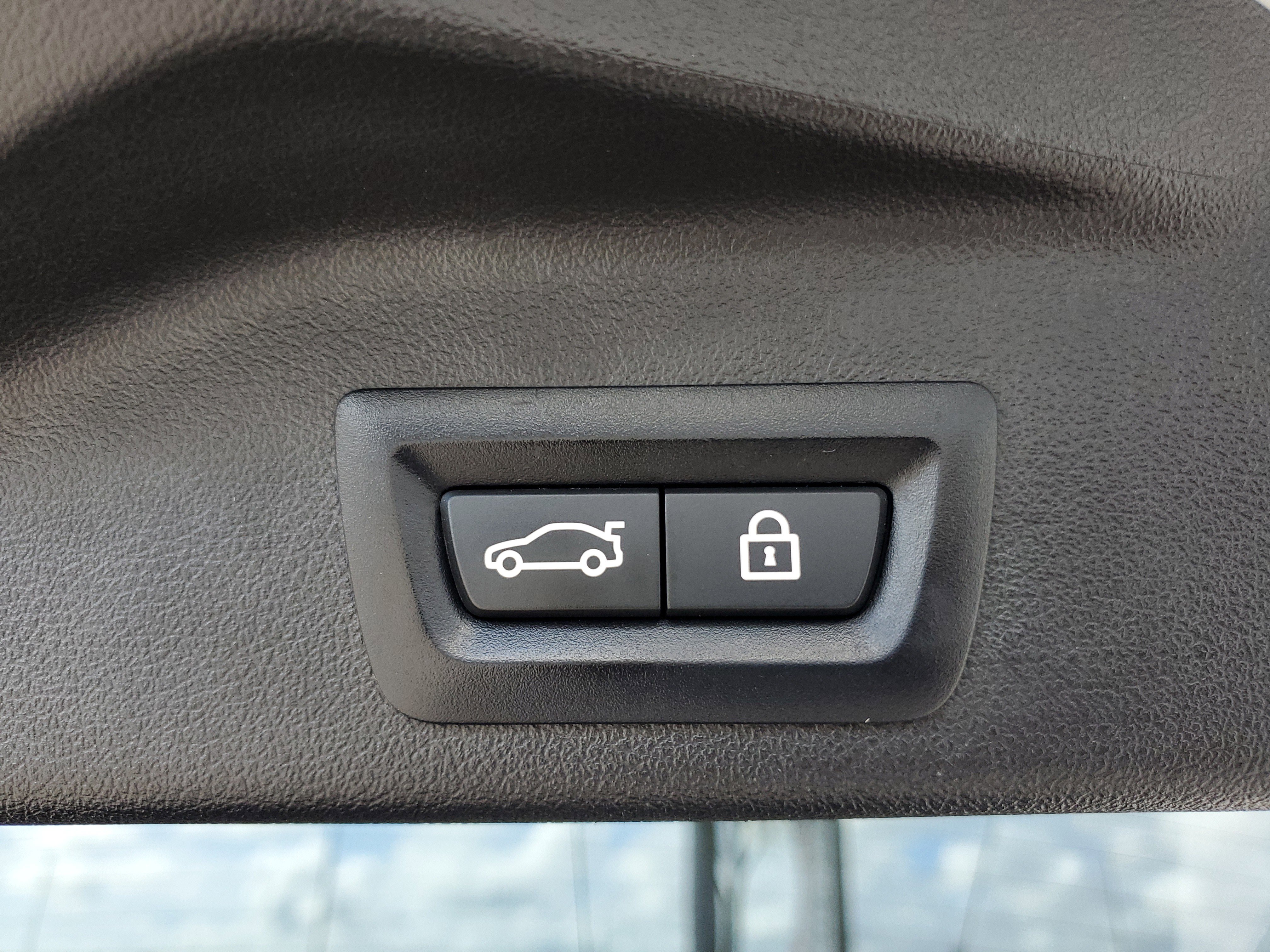 Used 2021 BMW X5 M50i w/ Premium Package image 21