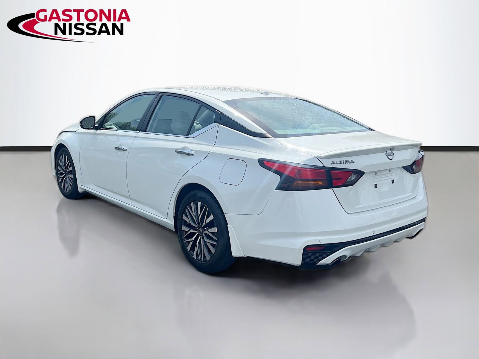 Used 2023 Nissan Altima 2.5 SV w/ SV Premium Package image 6