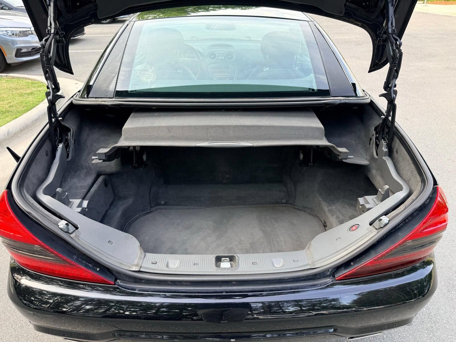 Used 2011 Mercedes-Benz SL 550 image 11