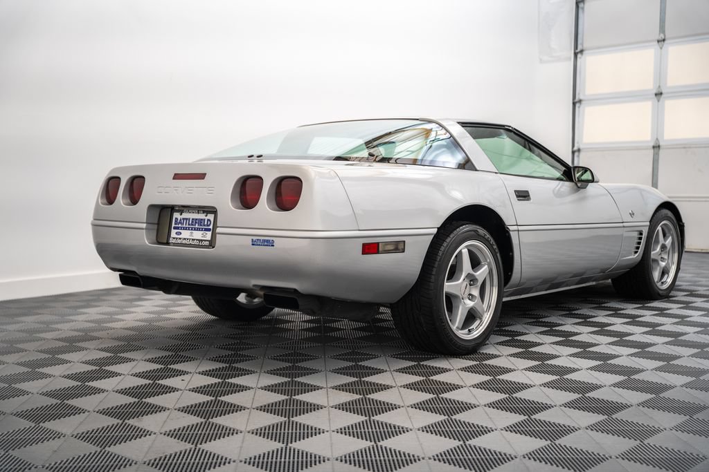 Used 1996 Chevrolet Corvette Coupe RWD image 5
