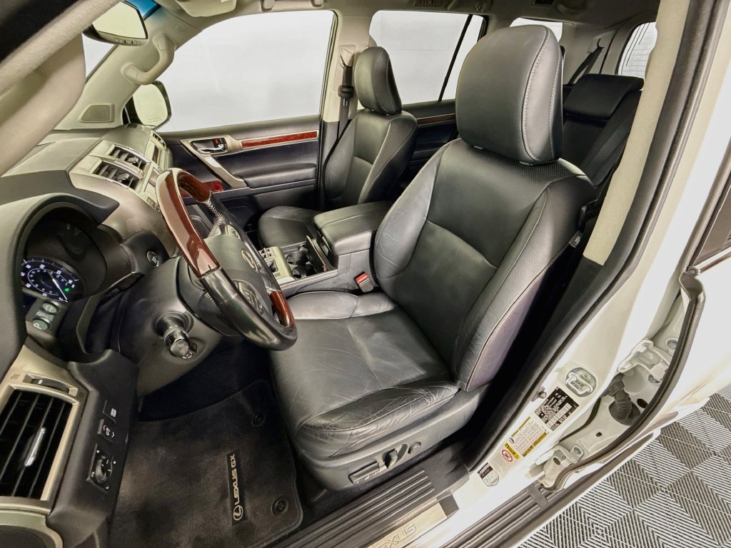 Used 2018 Lexus GX 460 Premium w/ Premium Package AWD/4WD image 21