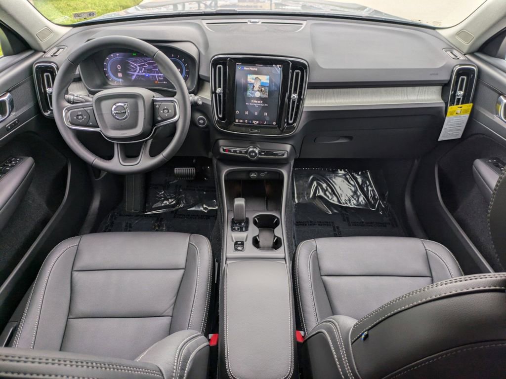 New 2025 Volvo XC40 B5 Core w/ Protection Package Premier image 17