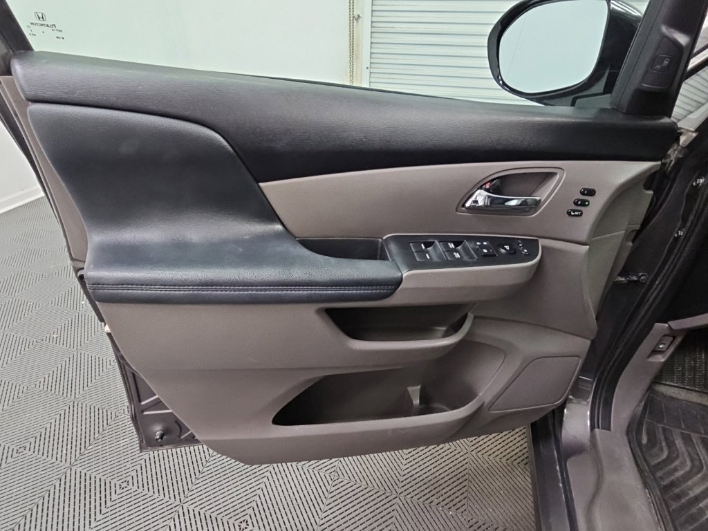 Used 2016 Honda Odyssey Touring Elite image 26