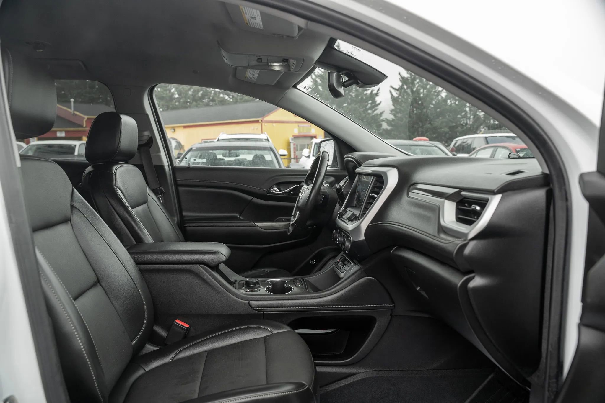 Used 2022 GMC Acadia SLT w/ LPO, Floor Liner Package image 13