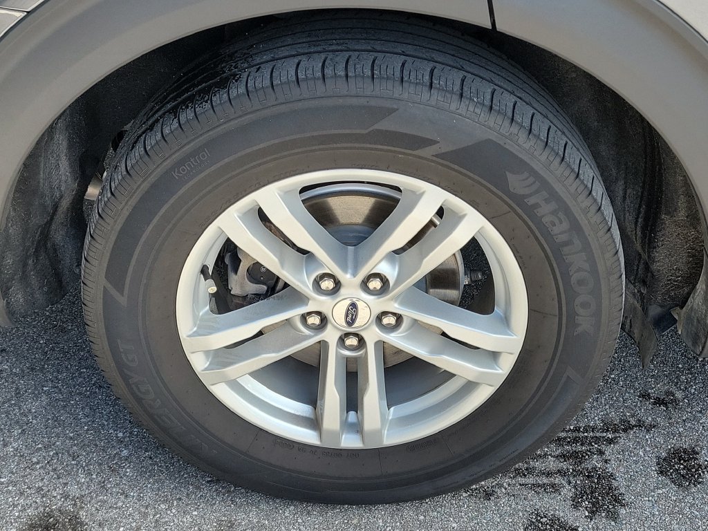 Used 2024 Ford Explorer XLT w/ Equipment Group 202A RWD image 14