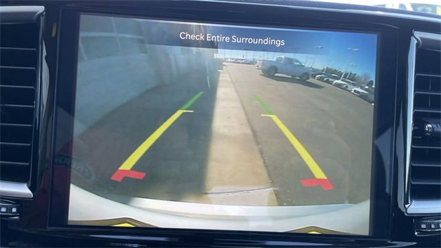 Used 2024 Chrysler Pacifica Touring-L image 17