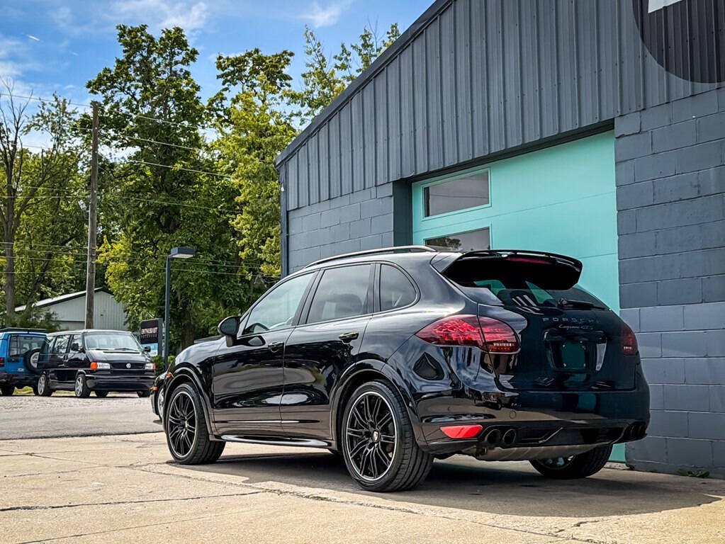 Used 2013 Porsche Cayenne GTS w/ Carbon Fibre Interior Pkg AWD/4WD image 4
