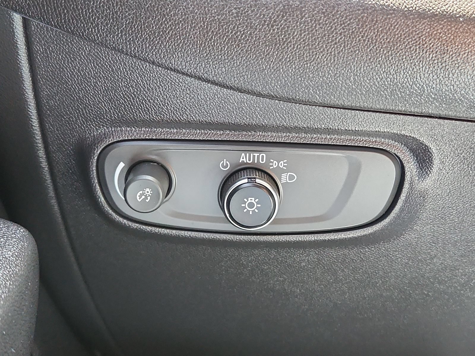 Used 2023 Chevrolet Equinox RS FWD image 16