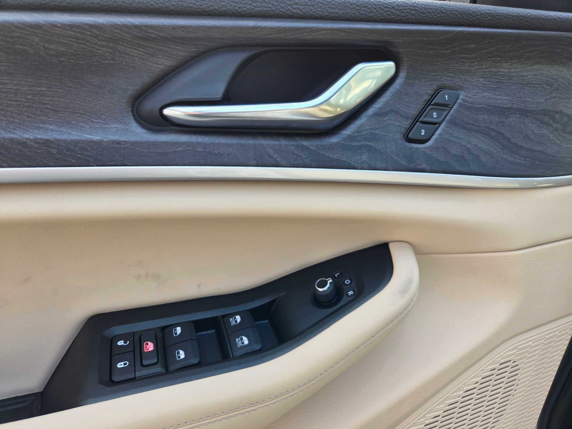 New 2025 Jeep Grand Cherokee Limited w/ Black Appearance Package image 17