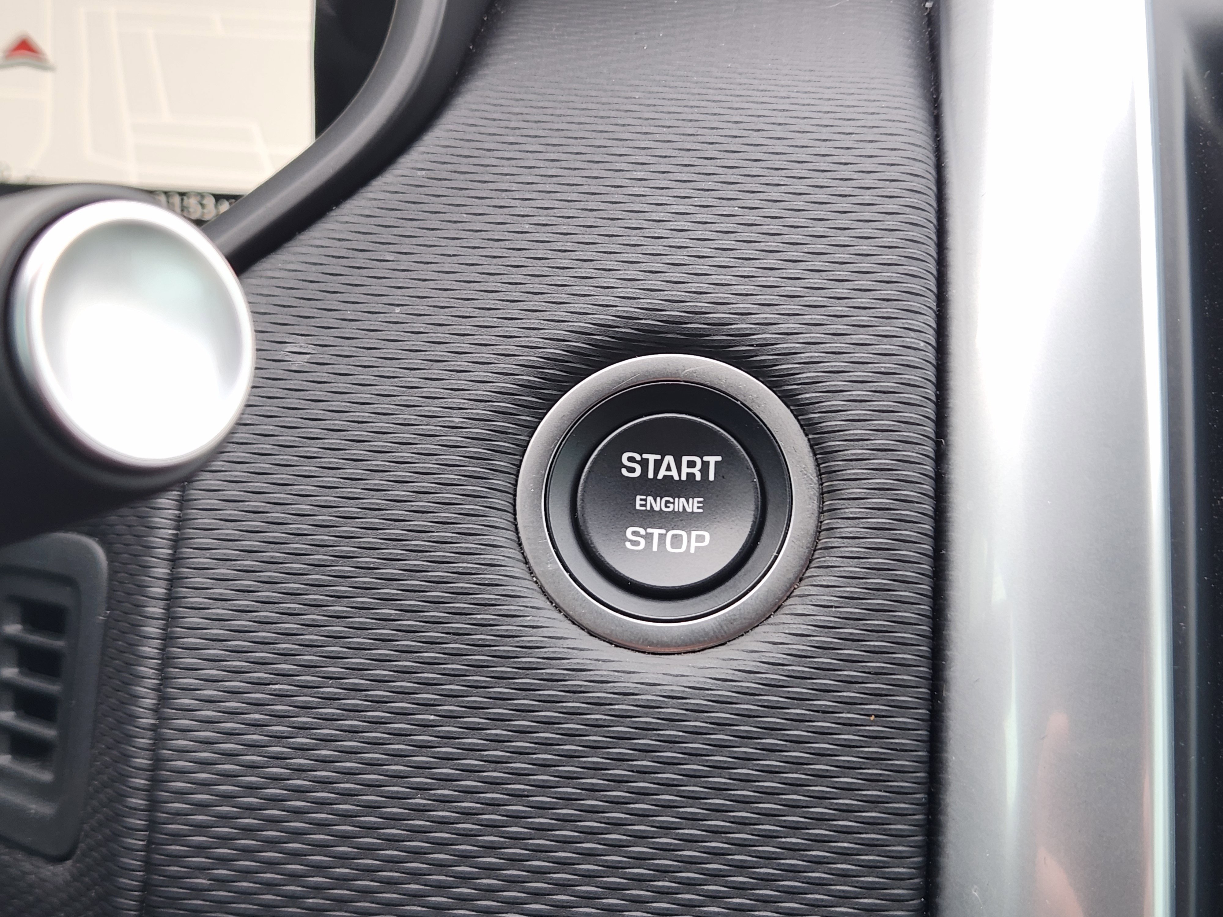 Certified 2025 Land Rover Discovery Dynamic SE image 19