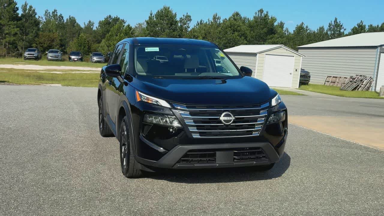 Used 2025 Nissan Rogue SV FWD image 3