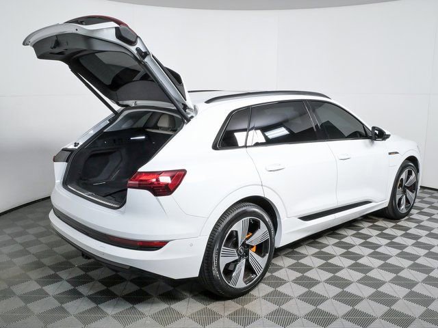 Used 2023 Audi e-tron Premium Plus w/ Premium Plus Package image 27