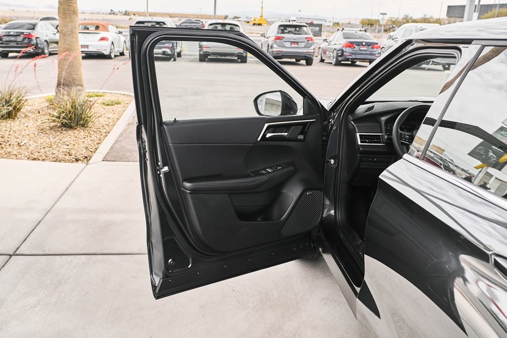 New 2026 Mitsubishi Outlander LE FWD image 14
