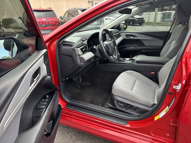 Used 2025 Toyota Camry LE w/ Convenience Package image 19