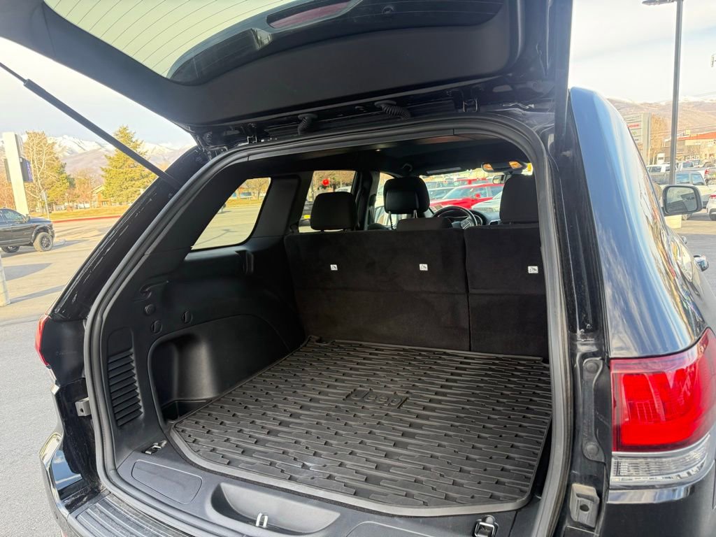 Used 2021 Jeep Grand Cherokee Laredo image 16