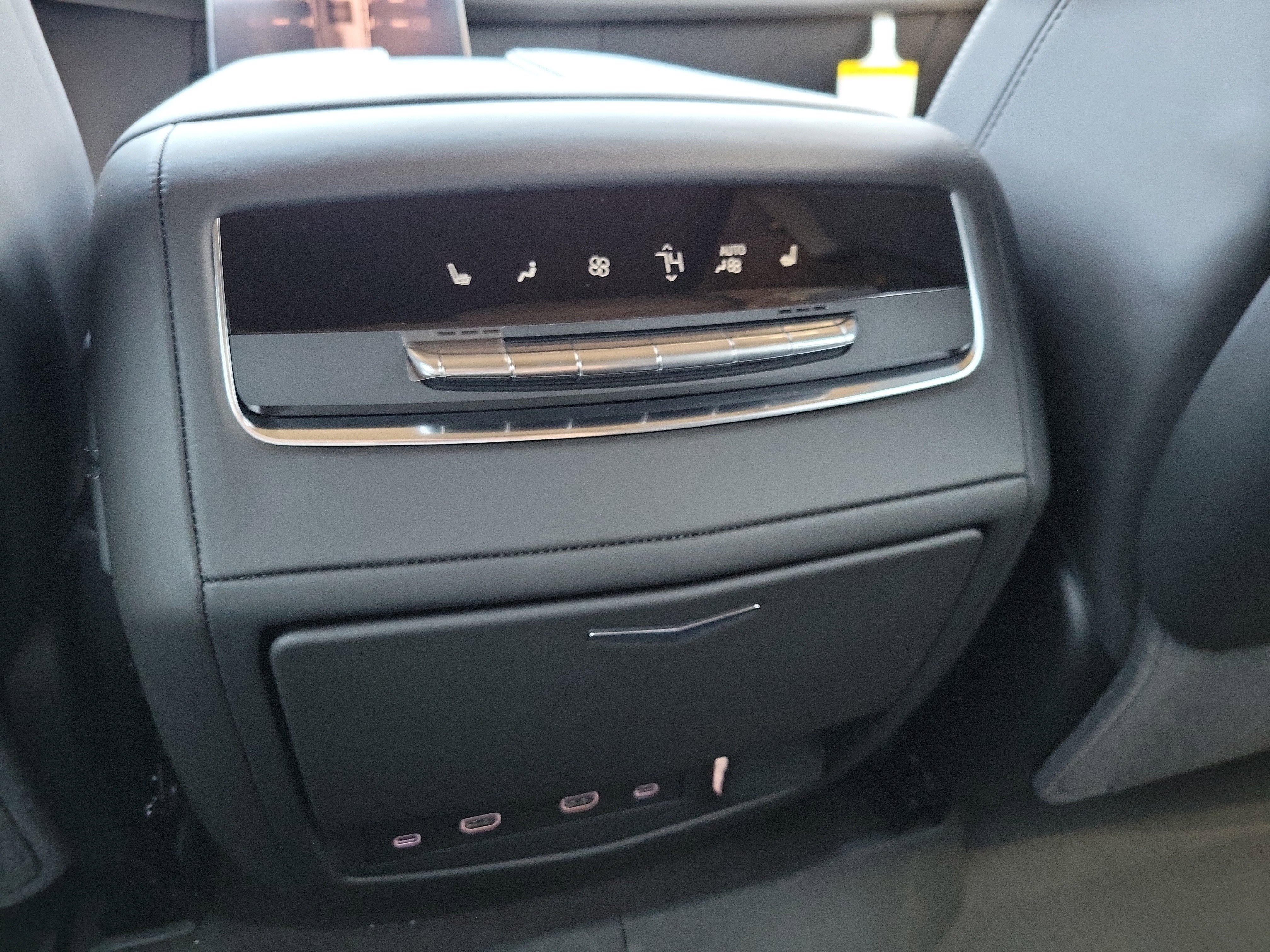 New 2026 Cadillac Escalade ESV Platinum Sport w/ LPO, ONYX Package image 16