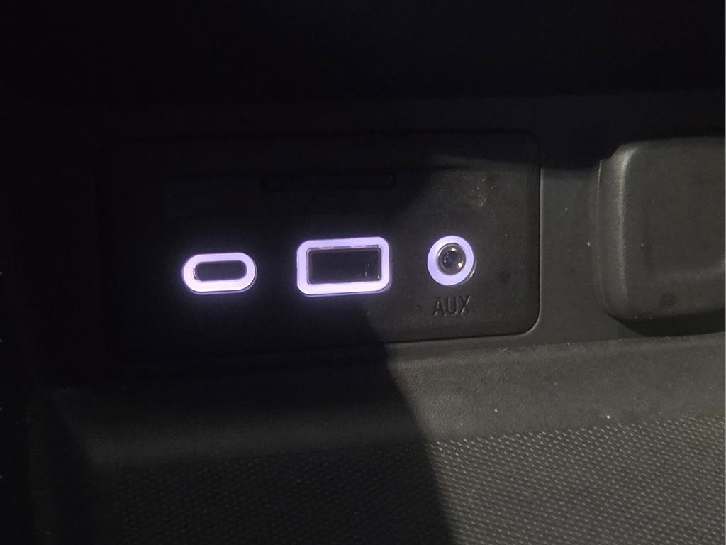 Used 2024 GMC Terrain SLE w/ Driver Convenience Package image 21