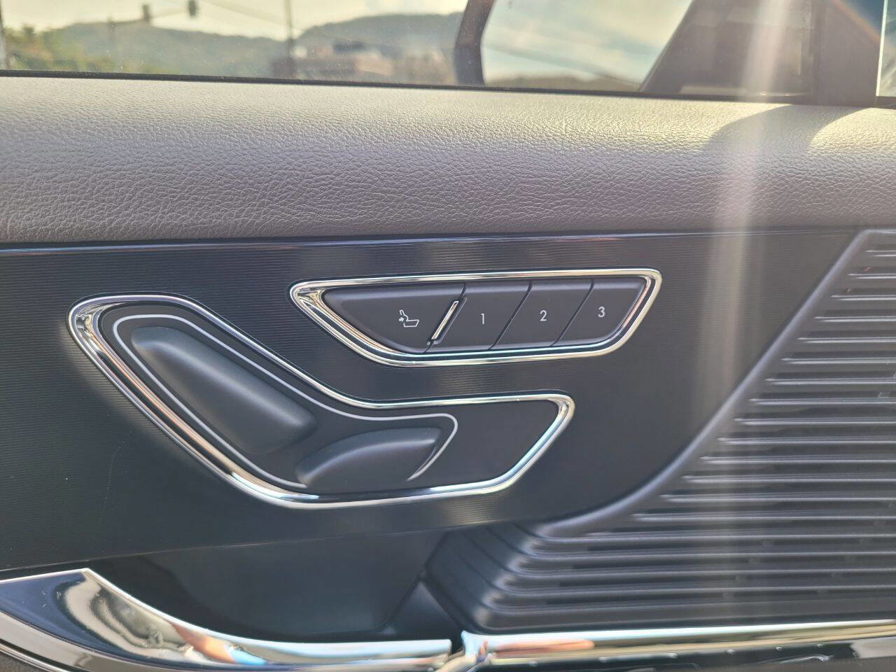 Used 2021 Lincoln Corsair AWD w/ Equipment Group 101A image 19