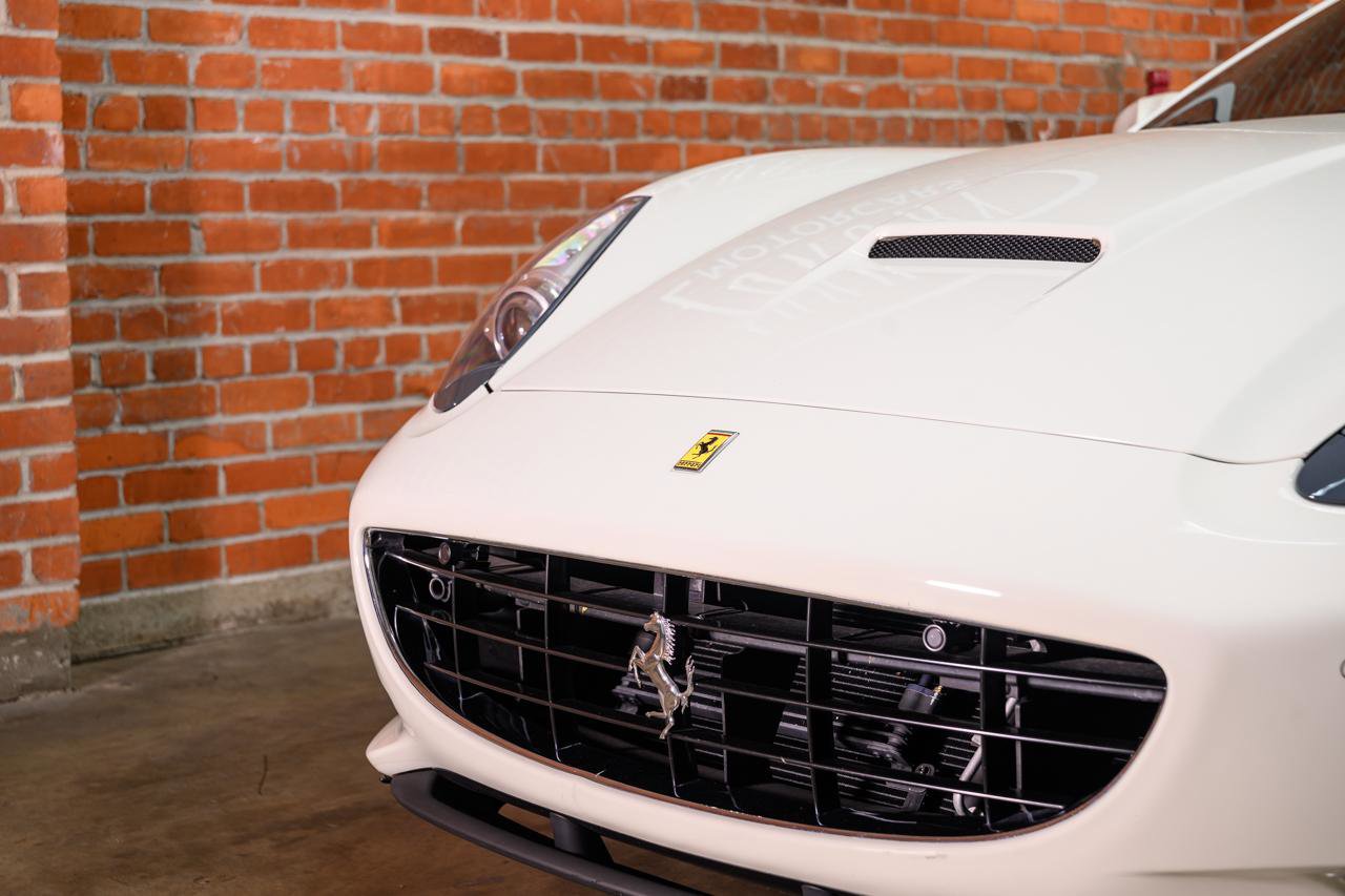 Used 2014 Ferrari California RWD image 6