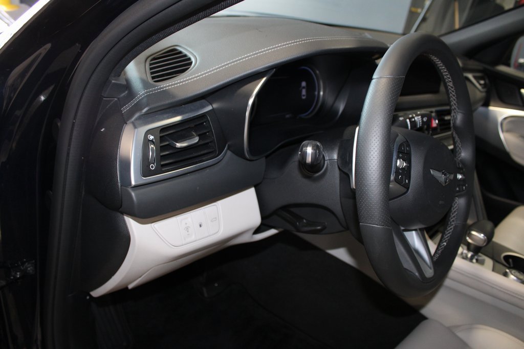 Used 2023 Genesis G70 2.0T image 11