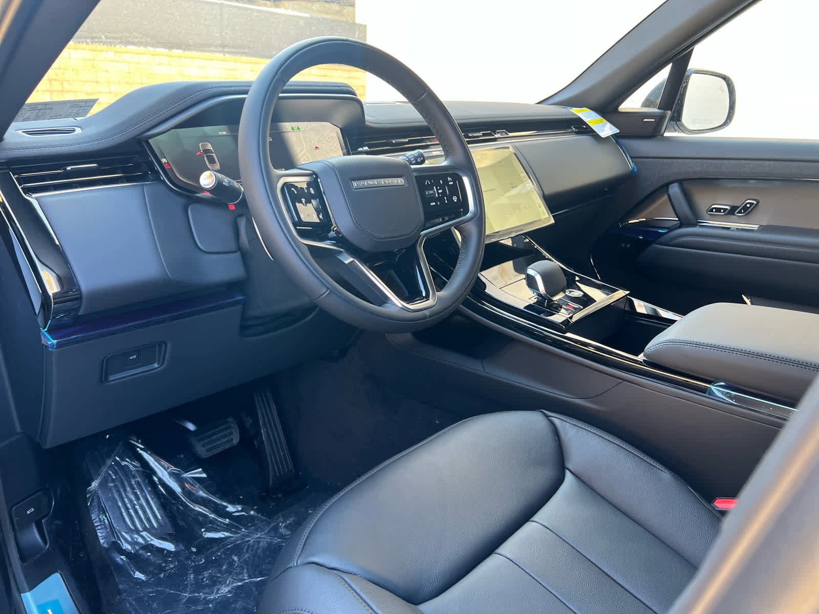 Used 2025 Land Rover Range Rover Sport image 12