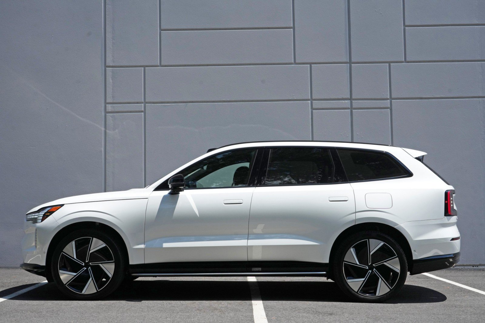 Used 2025 Volvo EX90 Ultra AWD/4WD image 8
