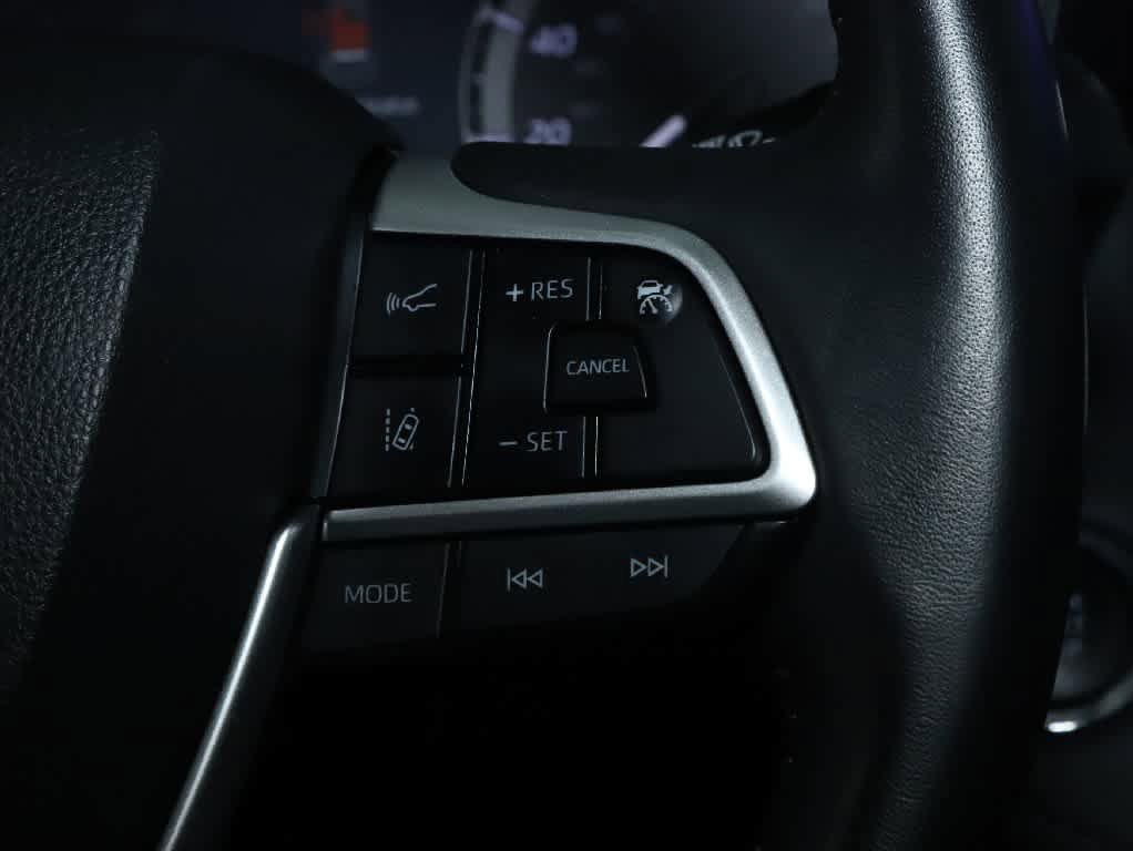 Used 2023 Toyota Highlander LE AWD/4WD image 24