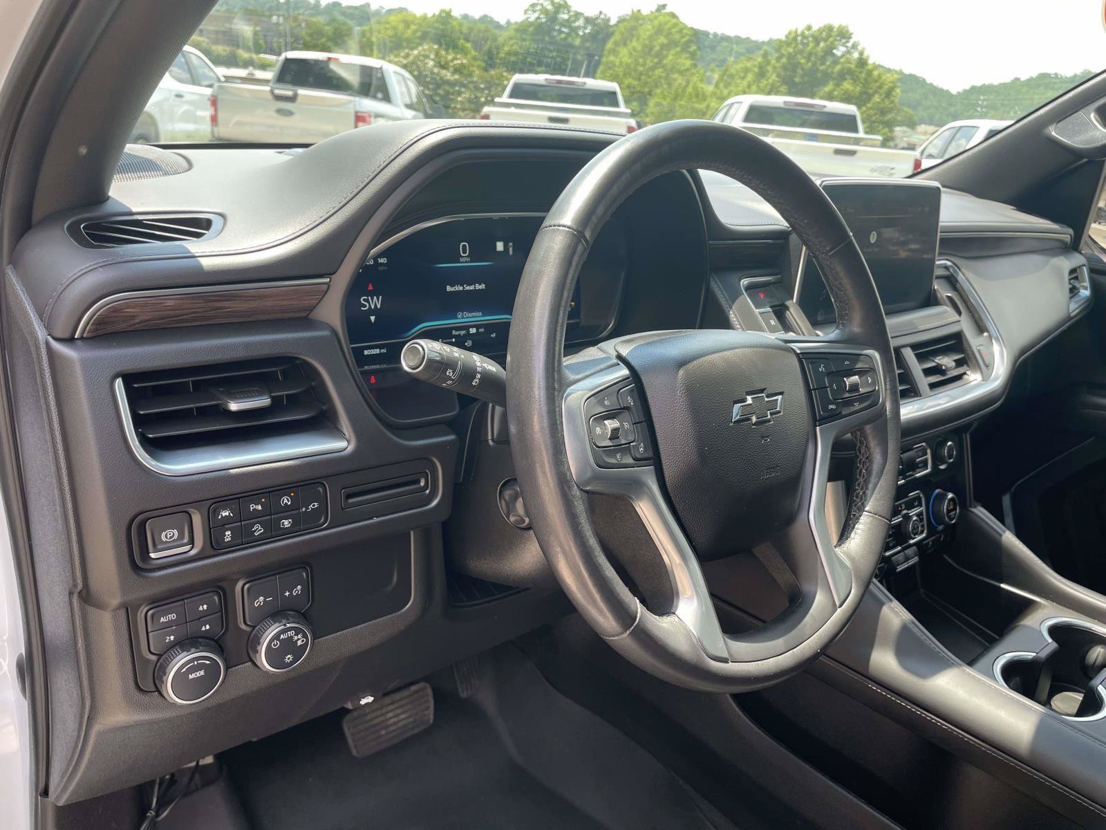 Used 2022 Chevrolet Tahoe Z71 w/ Luxury Package AWD/4WD image 8