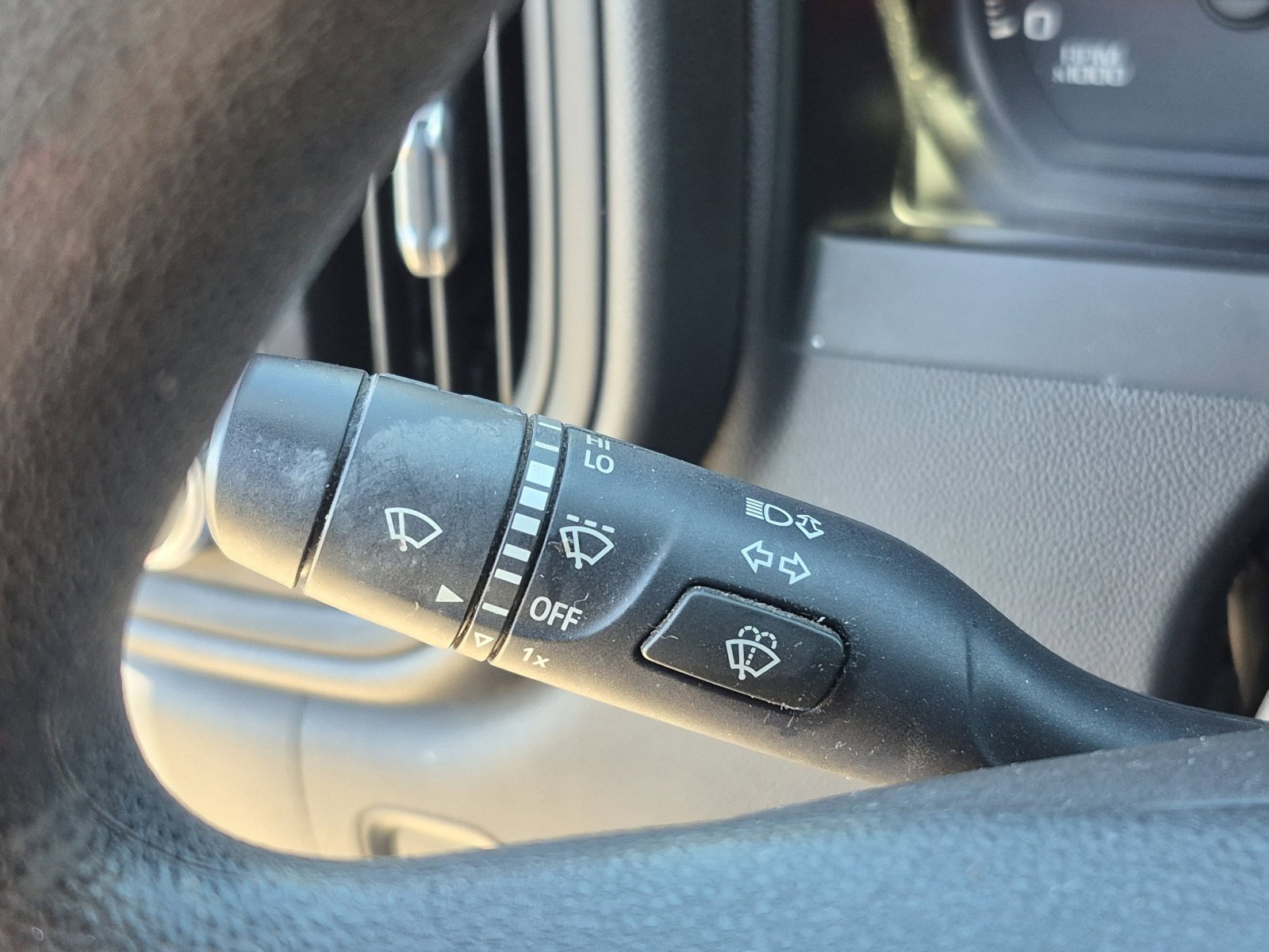 Used 2020 GMC Sierra 1500 4x4 Crew Cab w/ Sierra Value Package image 31