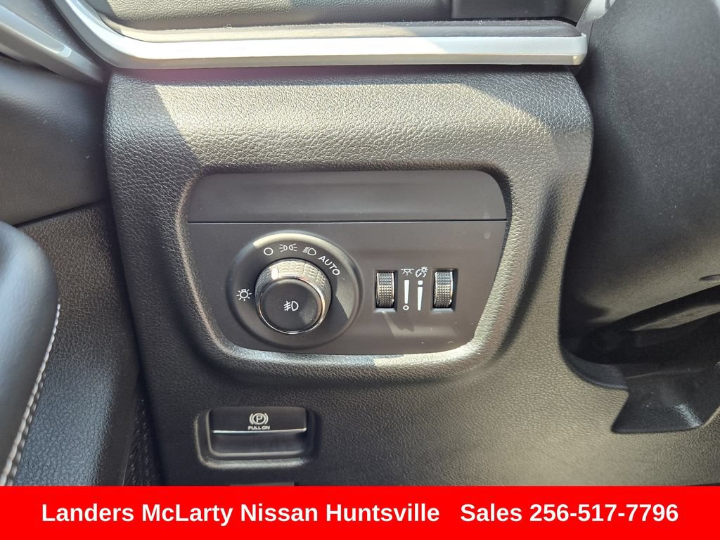 Used 2024 Jeep Grand Cherokee L Limited w/ Black Appearance Package AWD/4WD image 30