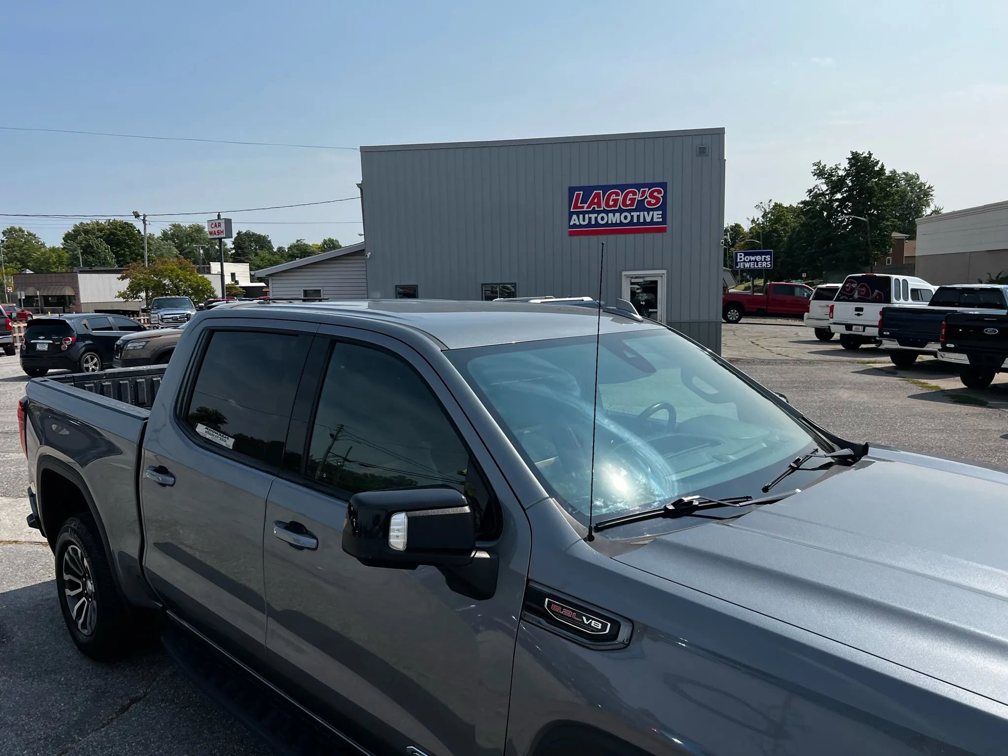 Used 2022 GMC Sierra 1500 AT4 w/ AT4 Premium Package image 9
