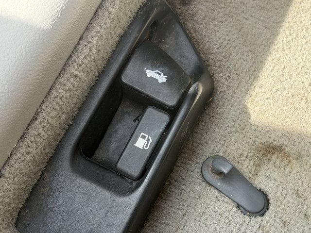 Used 2010 Toyota Camry LE FWD image 17