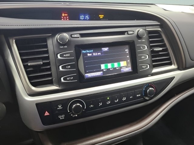 Used 2019 Toyota Highlander LE FWD image 27