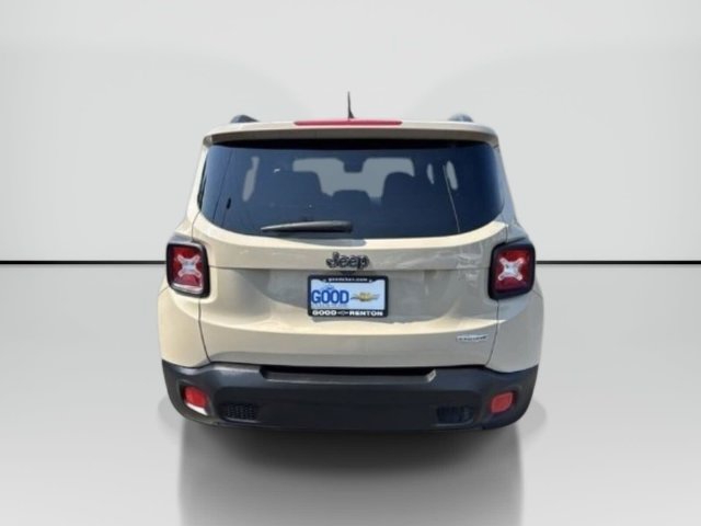 Used 2016 Jeep Renegade Latitude FWD image 4