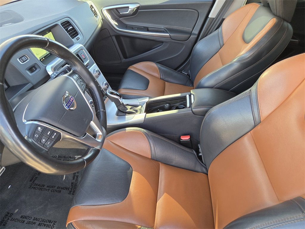 Used 2017 Volvo V60 T5 Cross Country Platinum image 14