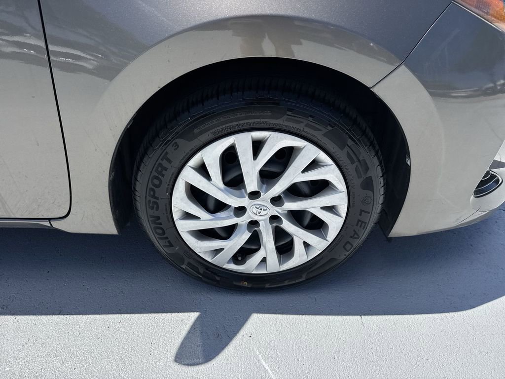 Used 2018 Toyota Corolla LE FWD image 58