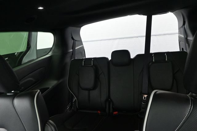 Used 2026 Chrysler Pacifica Limited FWD image 14