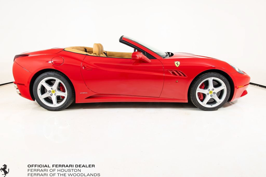 Used 2010 Ferrari California RWD image 3