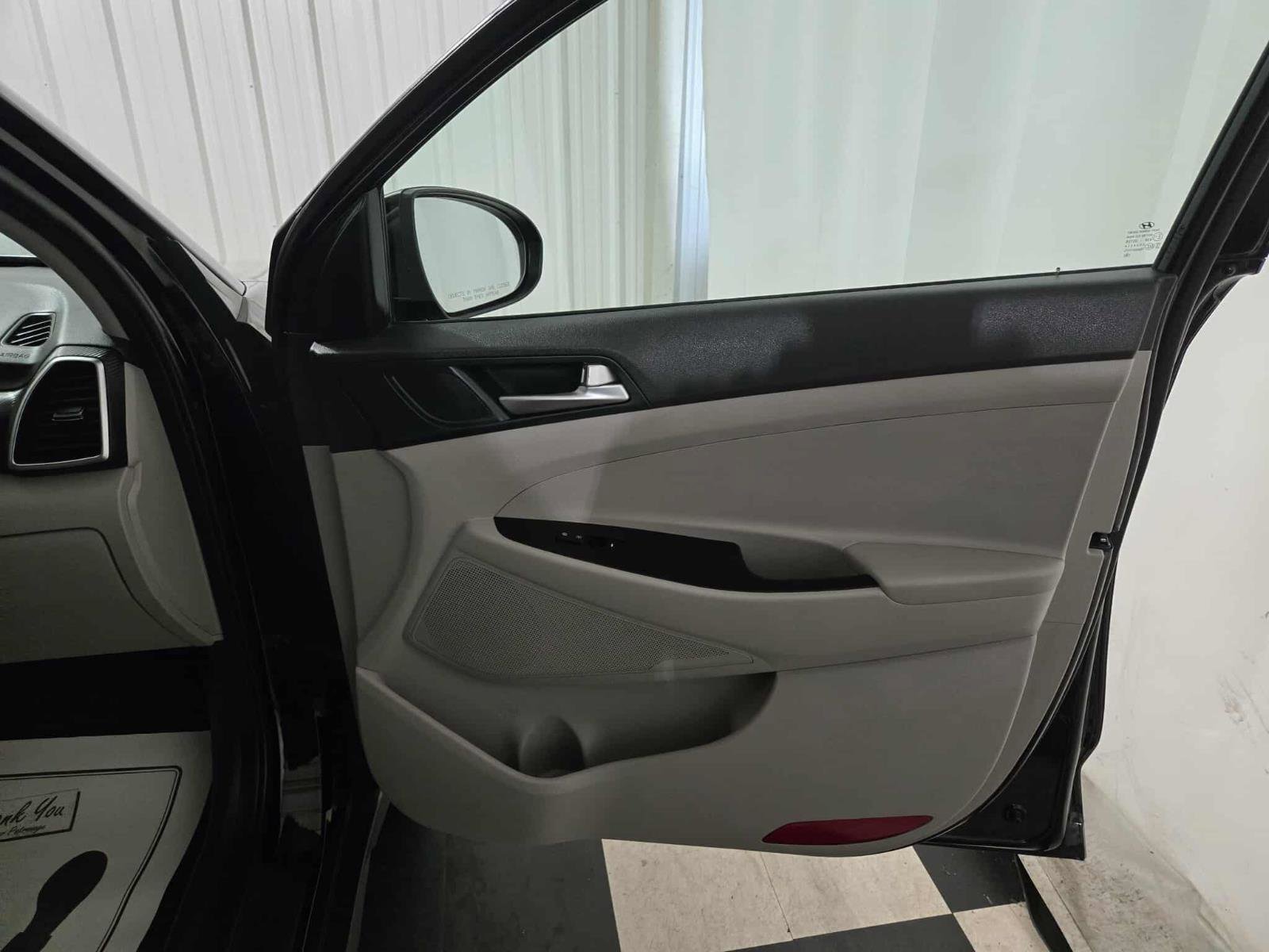 Used 2021 Hyundai Tucson SE image 16