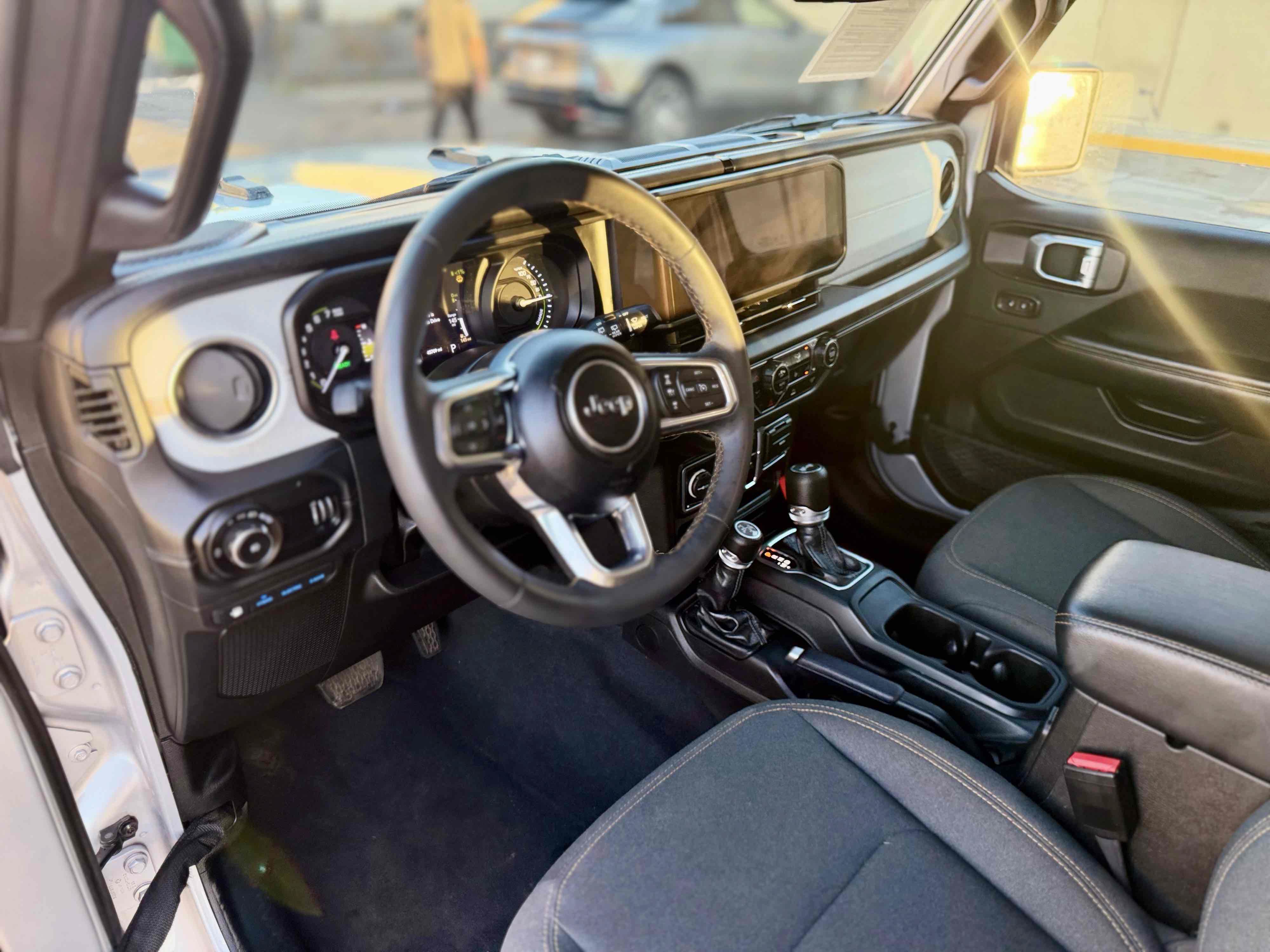 Used 2024 Jeep Wrangler Unlimited Sahara AWD/4WD image 25